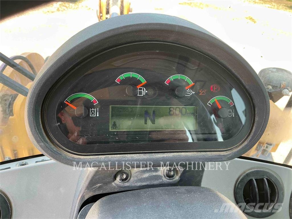 CAT 930M Gumikerekes homlokrakodók