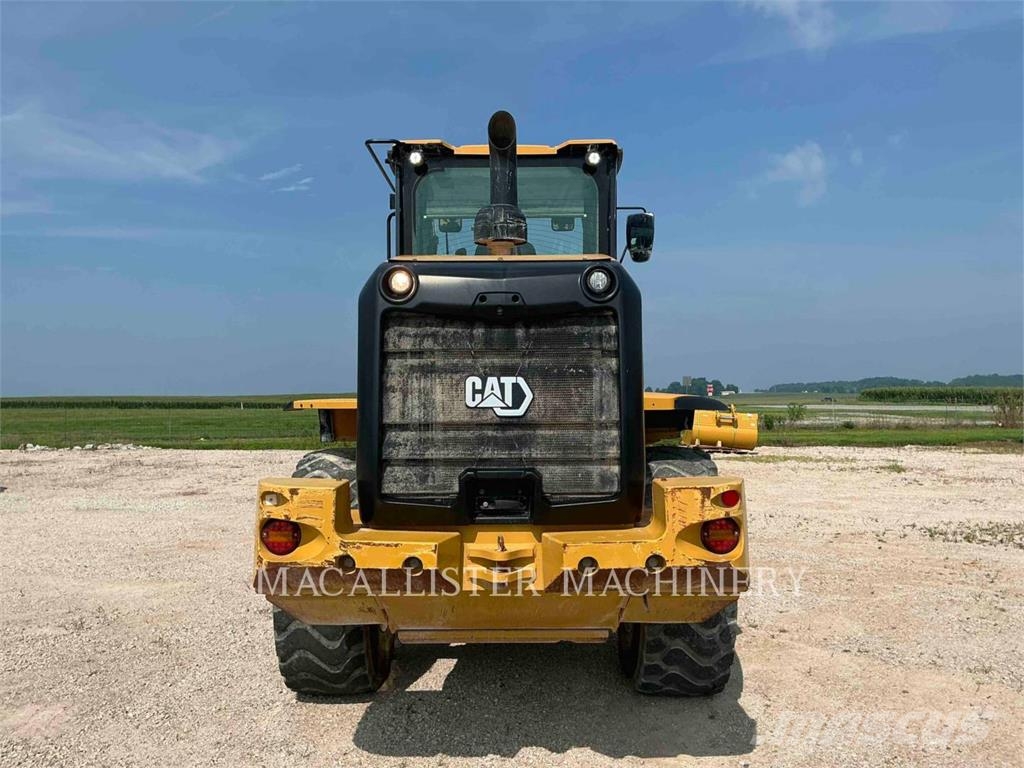 CAT 930M Gumikerekes homlokrakodók