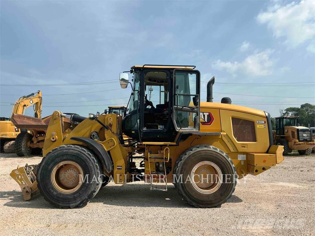 CAT 930M Gumikerekes homlokrakodók