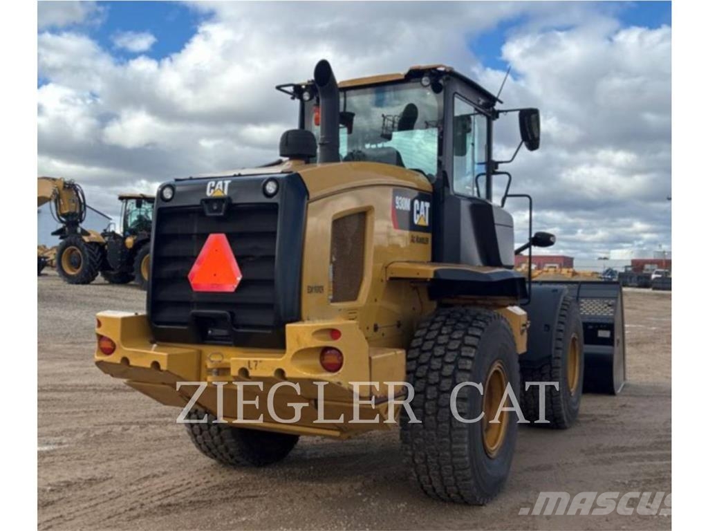 CAT 930M Utovarivači na točkove