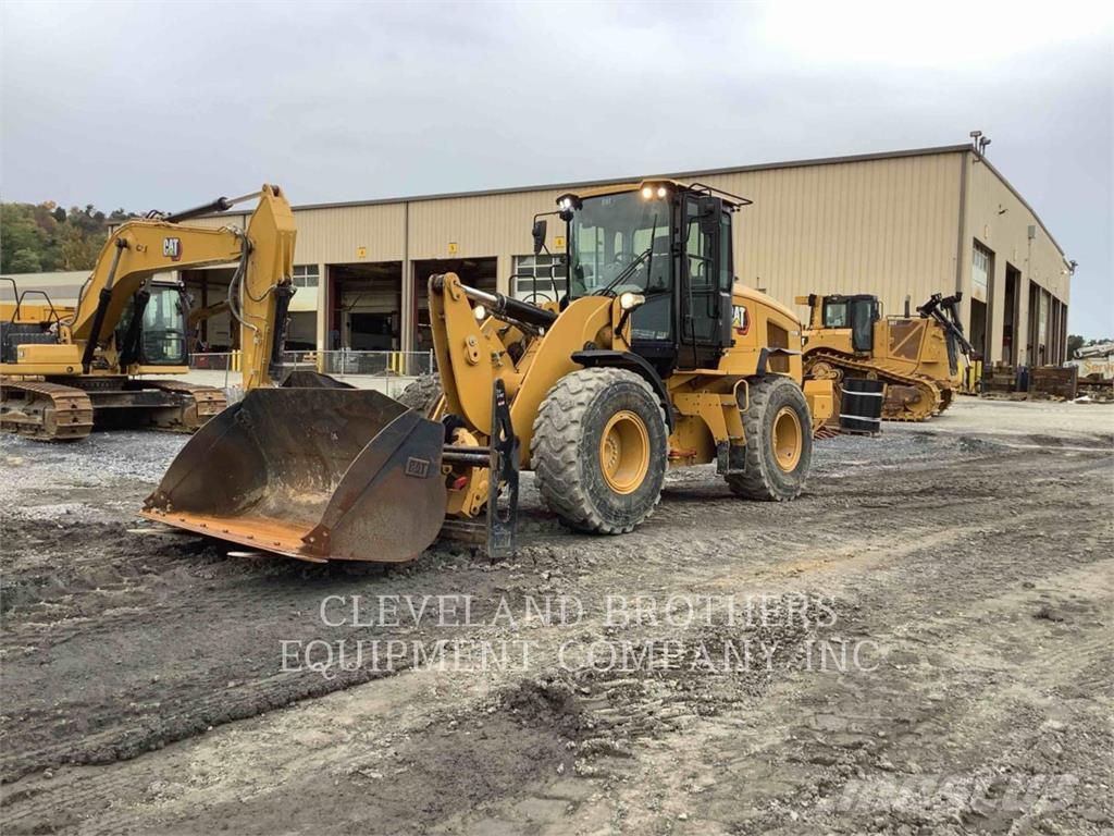 CAT 930M Iekrāvēji uz riteņiem