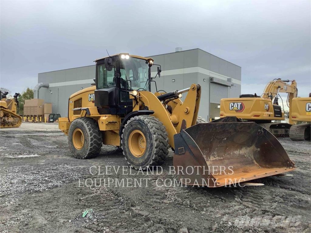 CAT 930M Iekrāvēji uz riteņiem