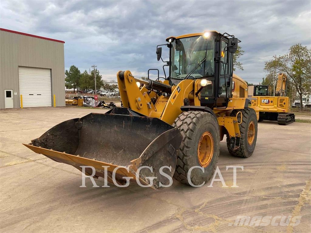 CAT 930M لوادر بعجل