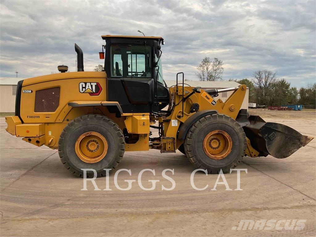 CAT 930M لوادر بعجل