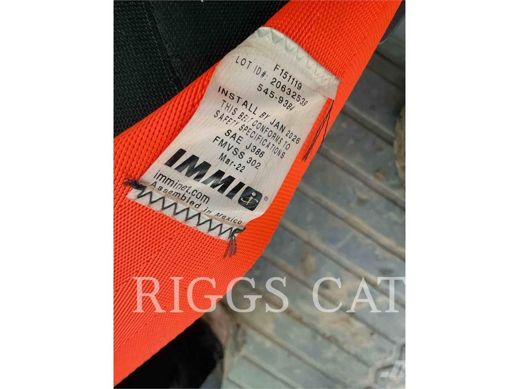CAT 930M لوادر بعجل