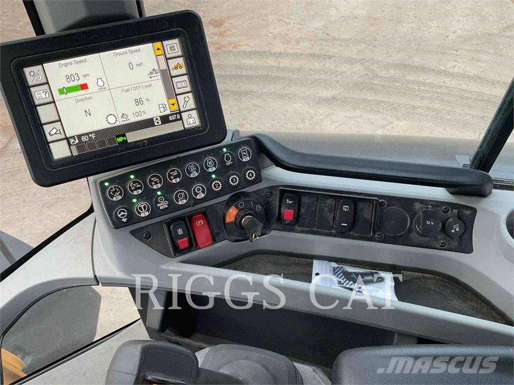 CAT 930M لوادر بعجل
