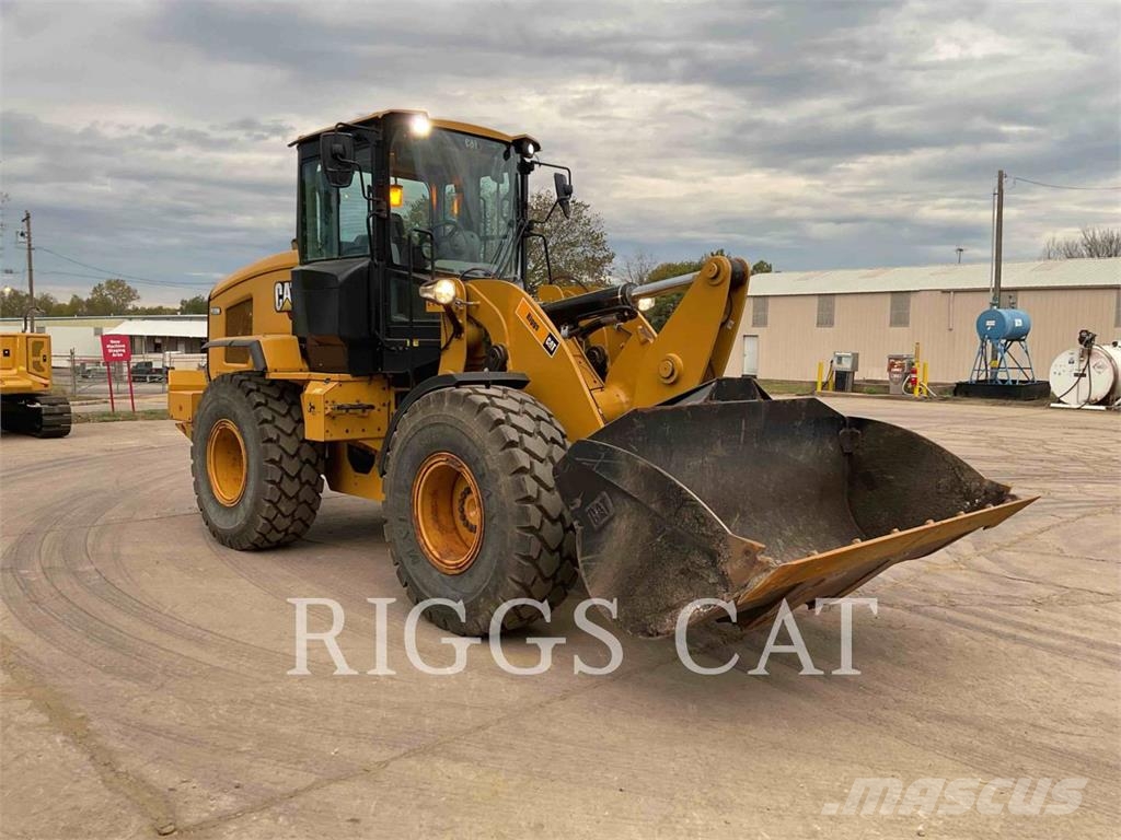 CAT 930M لوادر بعجل