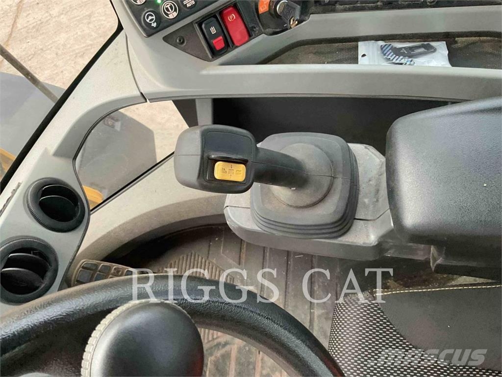 CAT 930M لوادر بعجل