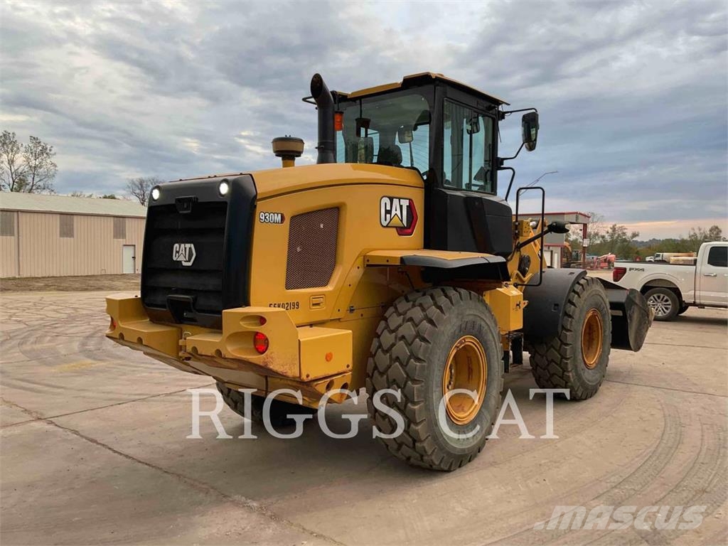 CAT 930M لوادر بعجل