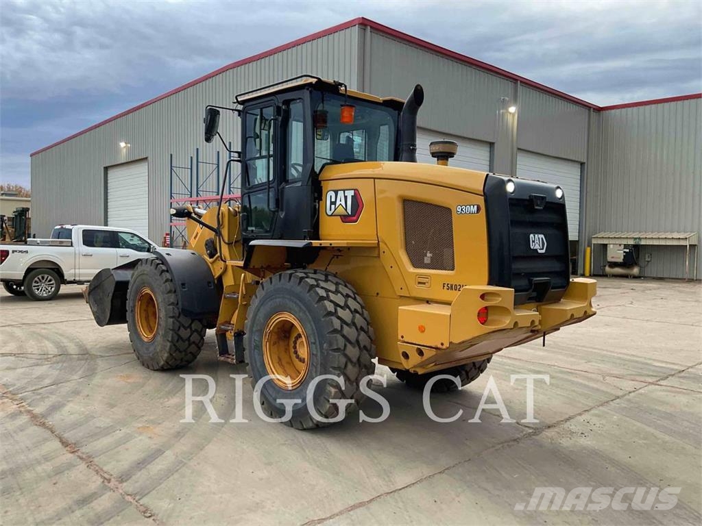 CAT 930M لوادر بعجل