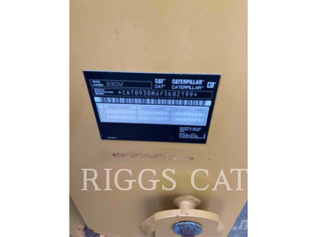 CAT 930M لوادر بعجل