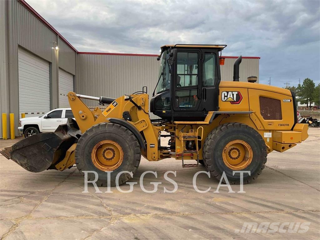 CAT 930M لوادر بعجل