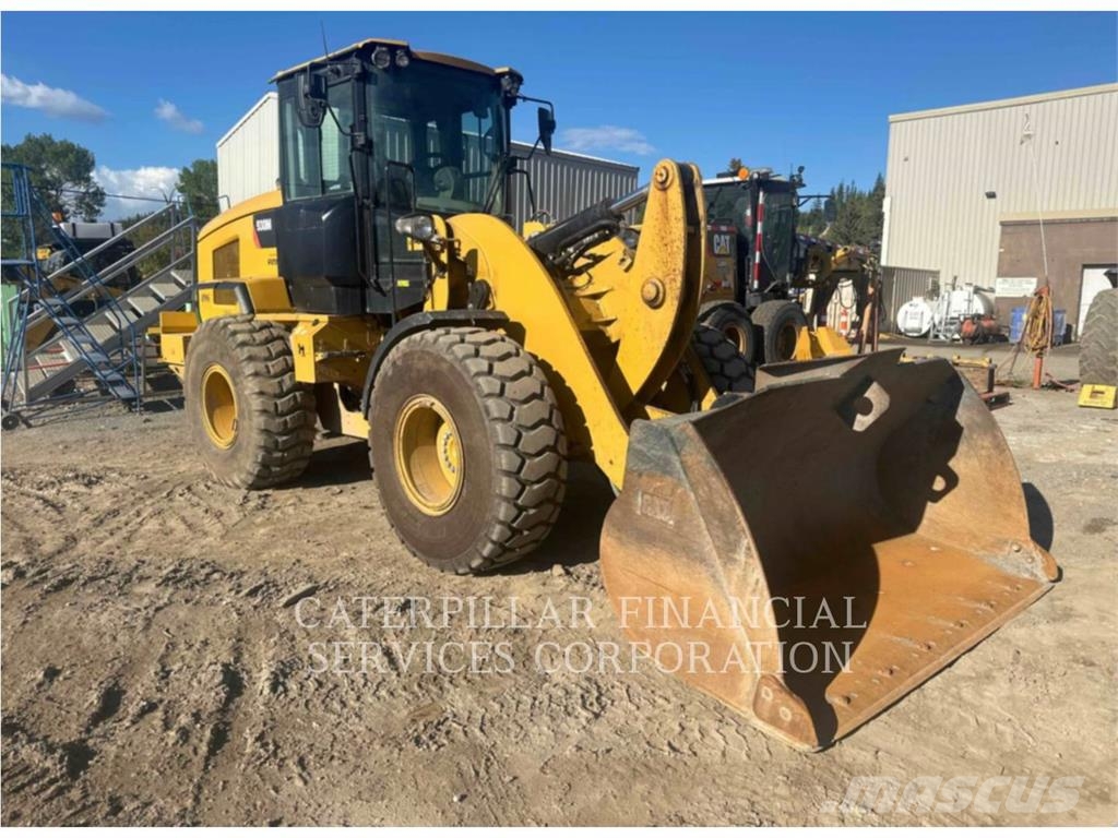 CAT 930M Kolesni nakladalci
