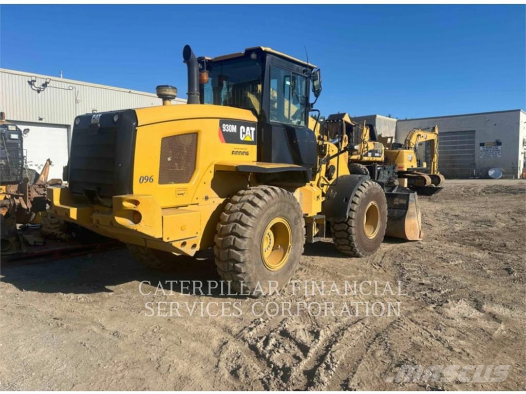 CAT 930M Kolesni nakladalci