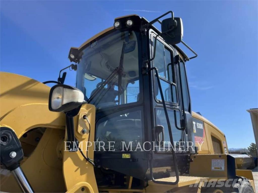 CAT 930M Kolesni nakladalci