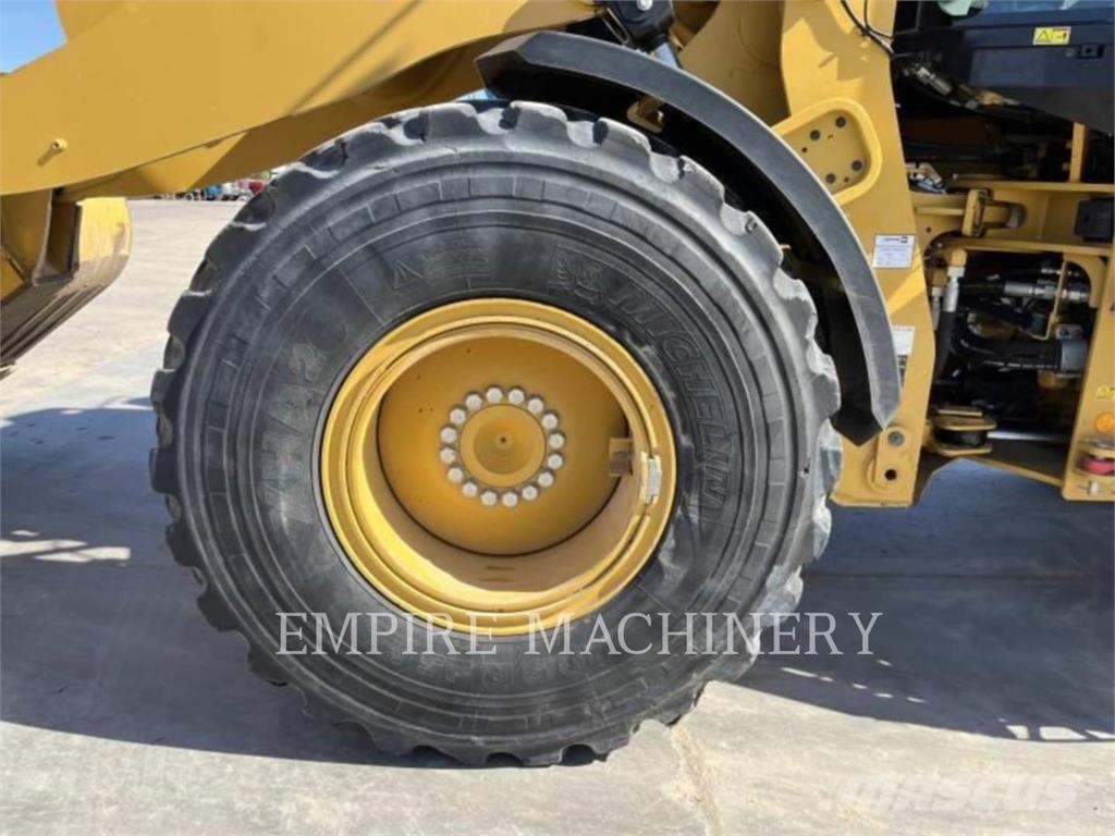 CAT 930M Kolesni nakladalci