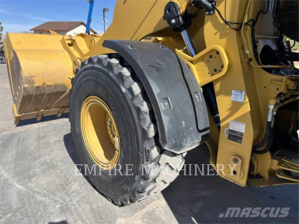 CAT 930M Kolesni nakladalci
