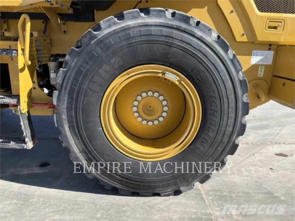 CAT 930M Kolesni nakladalci