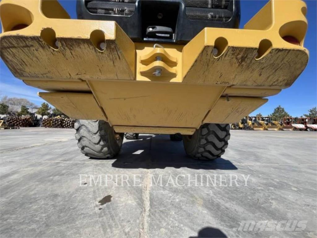 CAT 930M Kolesni nakladalci