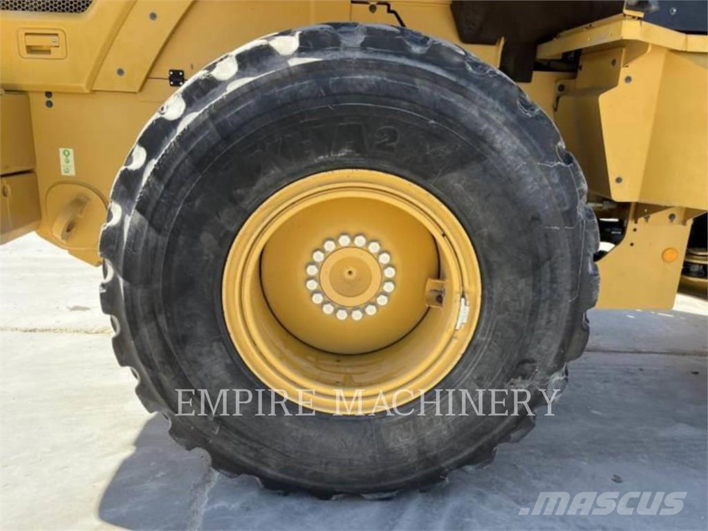 CAT 930M Kolesni nakladalci