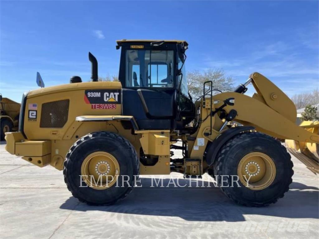CAT 930M Kolesni nakladalci