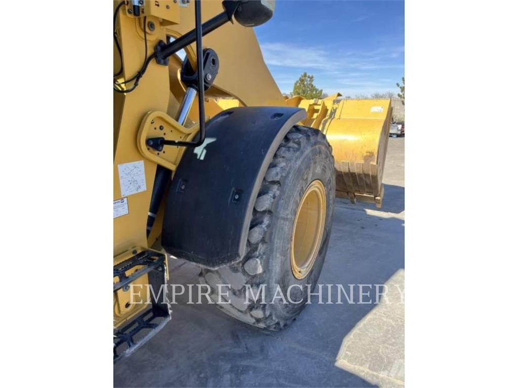 CAT 930M Kolesni nakladalci