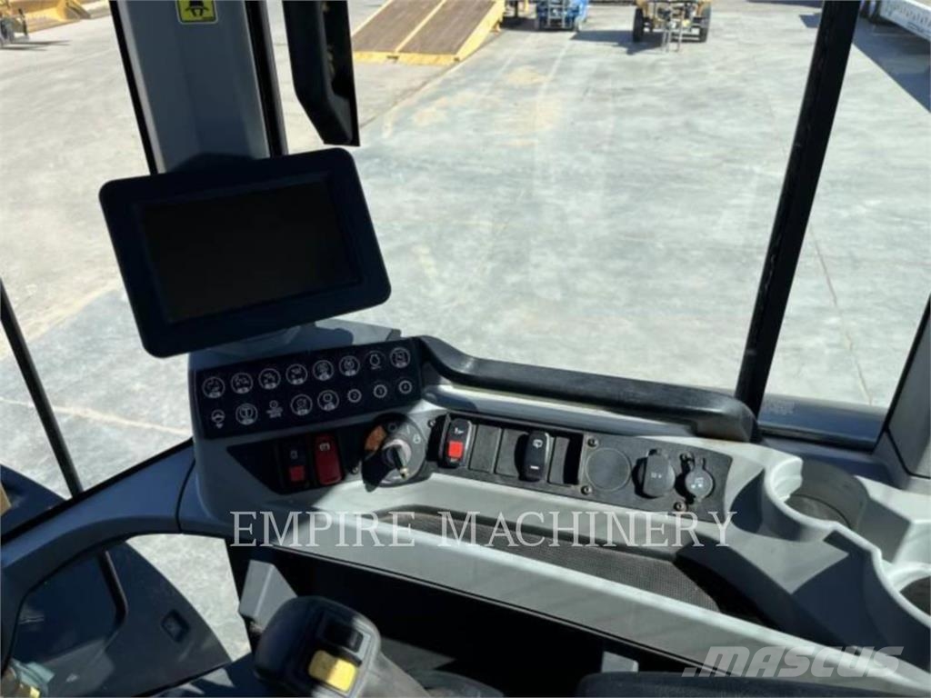 CAT 930M Kolesni nakladalci