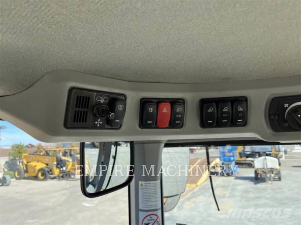 CAT 930M Kolesni nakladalci