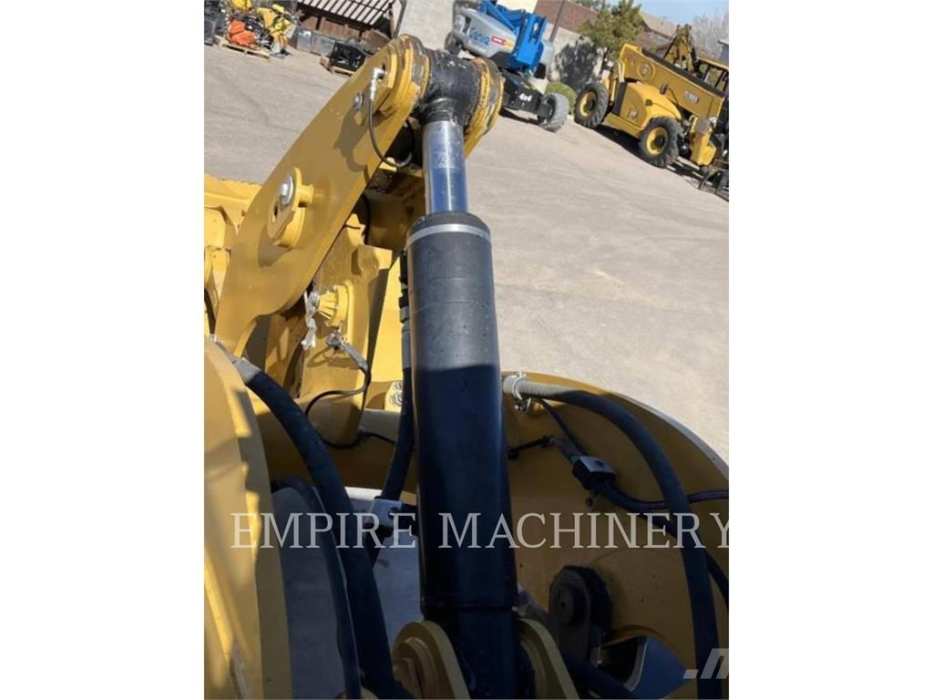 CAT 930M Kolesni nakladalci