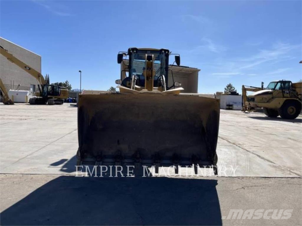 CAT 930M Kolesni nakladalci