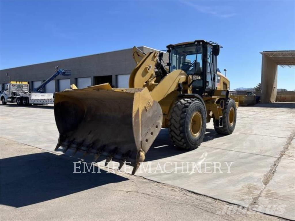 CAT 930M Kolesni nakladalci