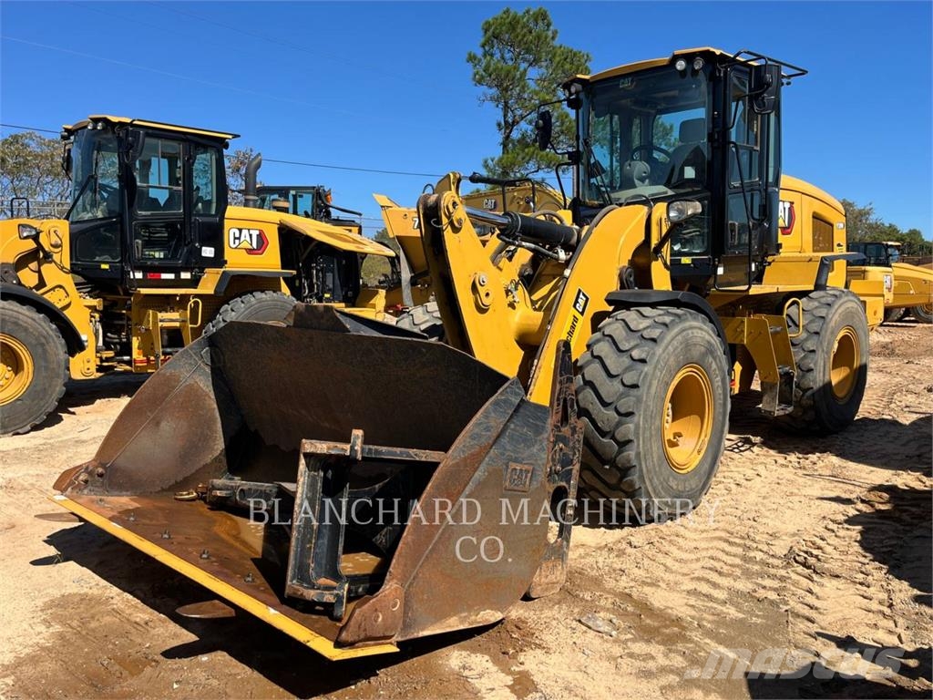 CAT 930M Gumikerekes homlokrakodók