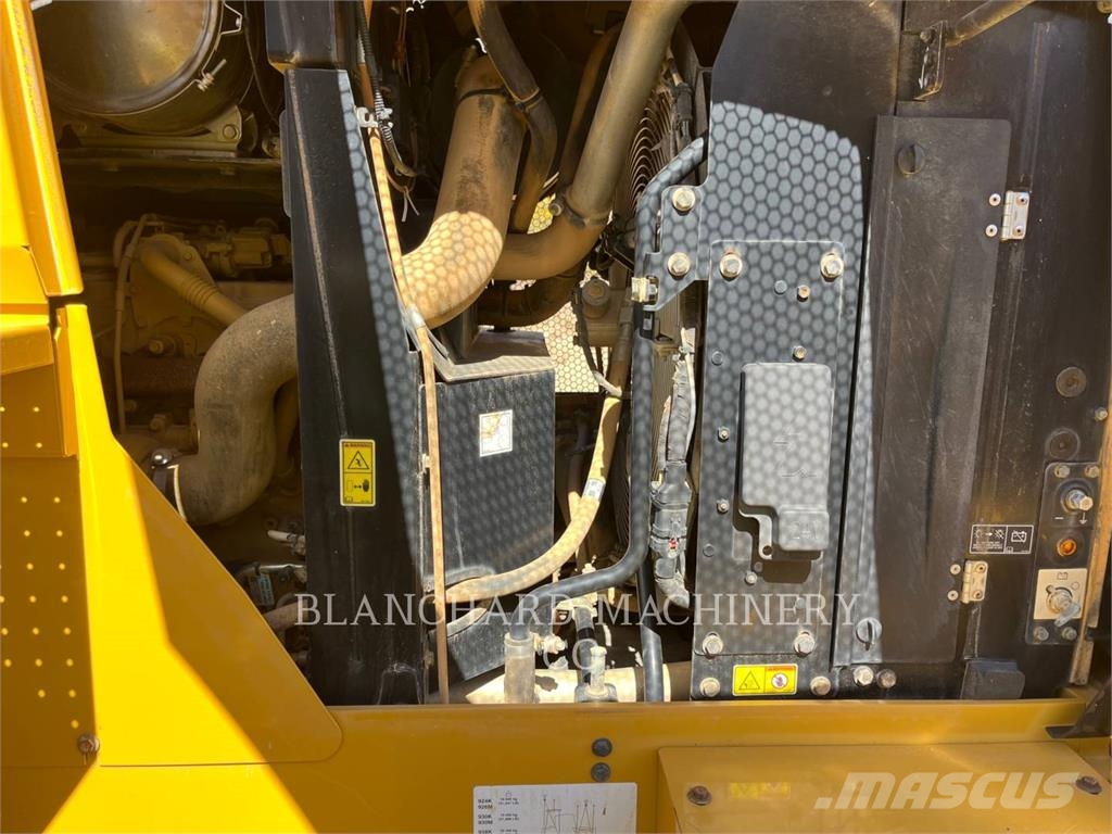CAT 930M Gumikerekes homlokrakodók