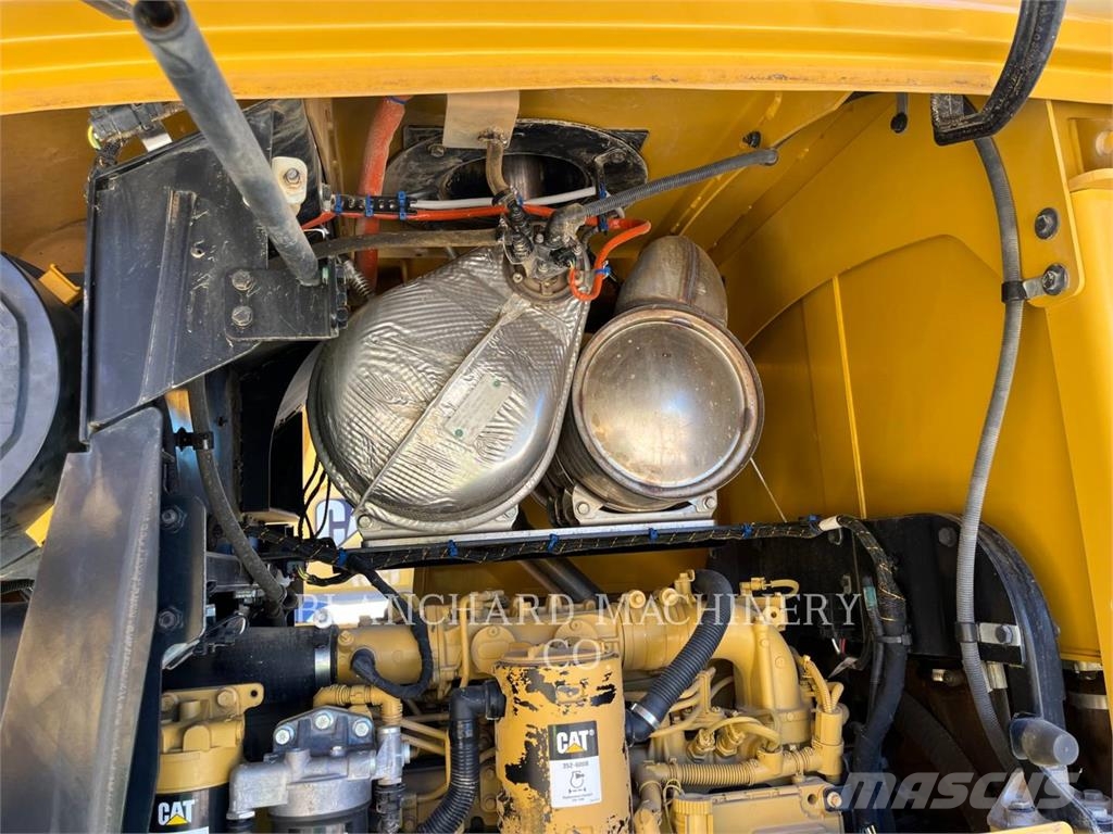 CAT 930M Gumikerekes homlokrakodók