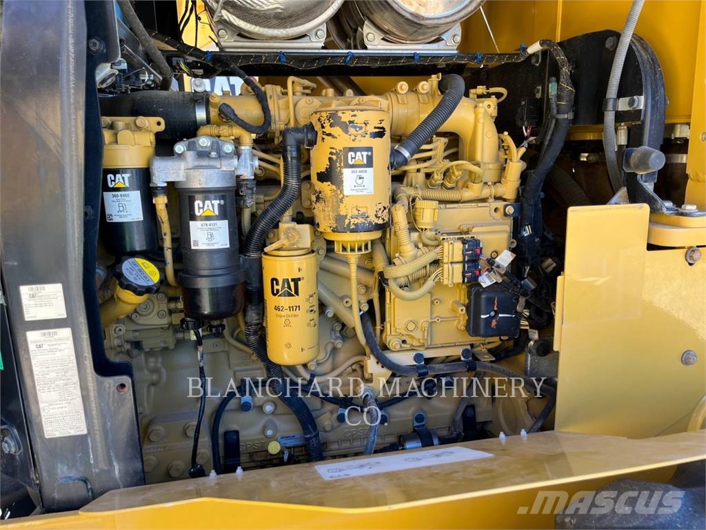CAT 930M Gumikerekes homlokrakodók