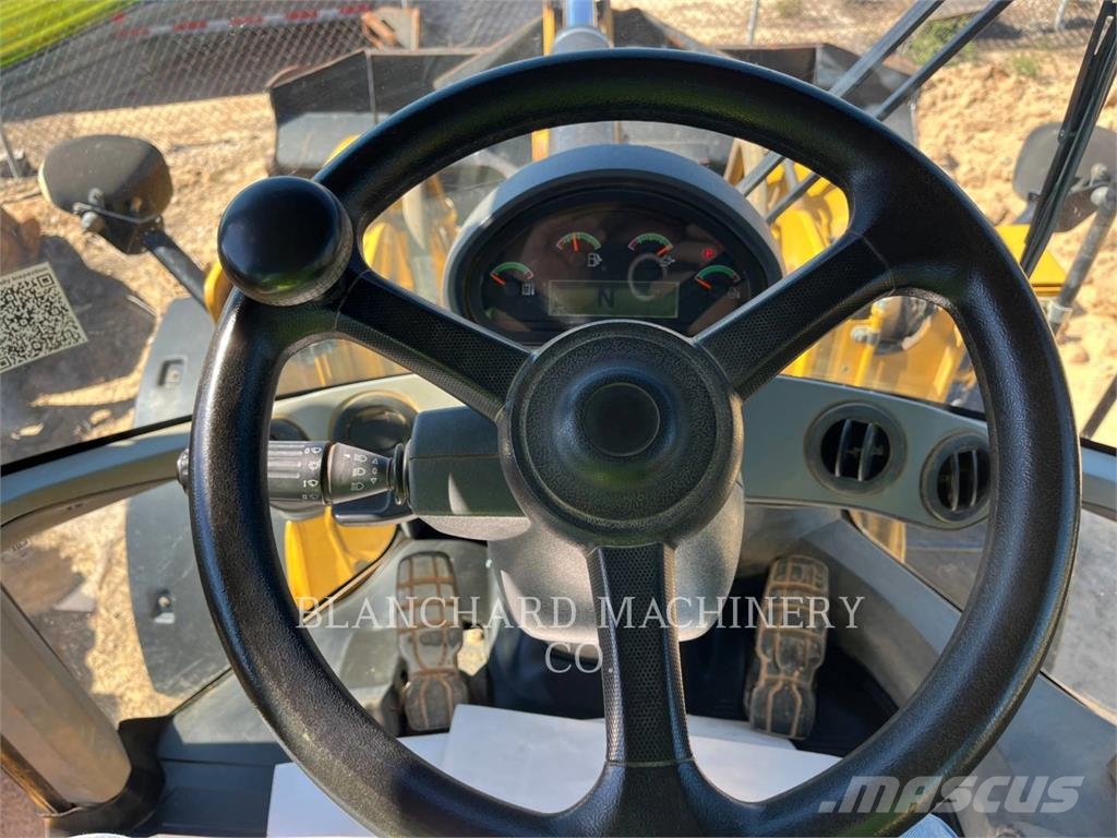 CAT 930M Gumikerekes homlokrakodók