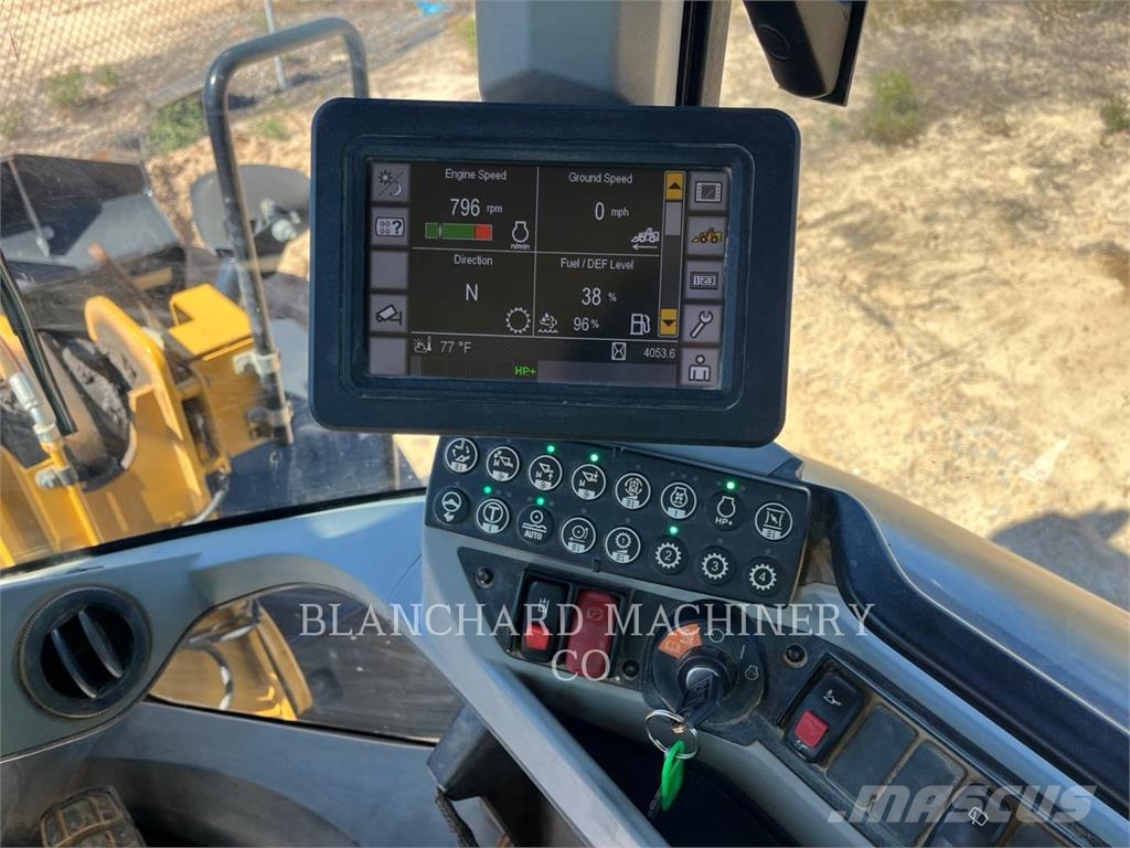 CAT 930M Gumikerekes homlokrakodók