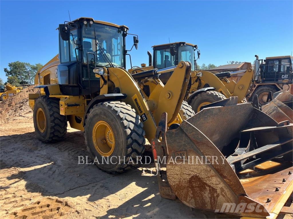 CAT 930M Gumikerekes homlokrakodók
