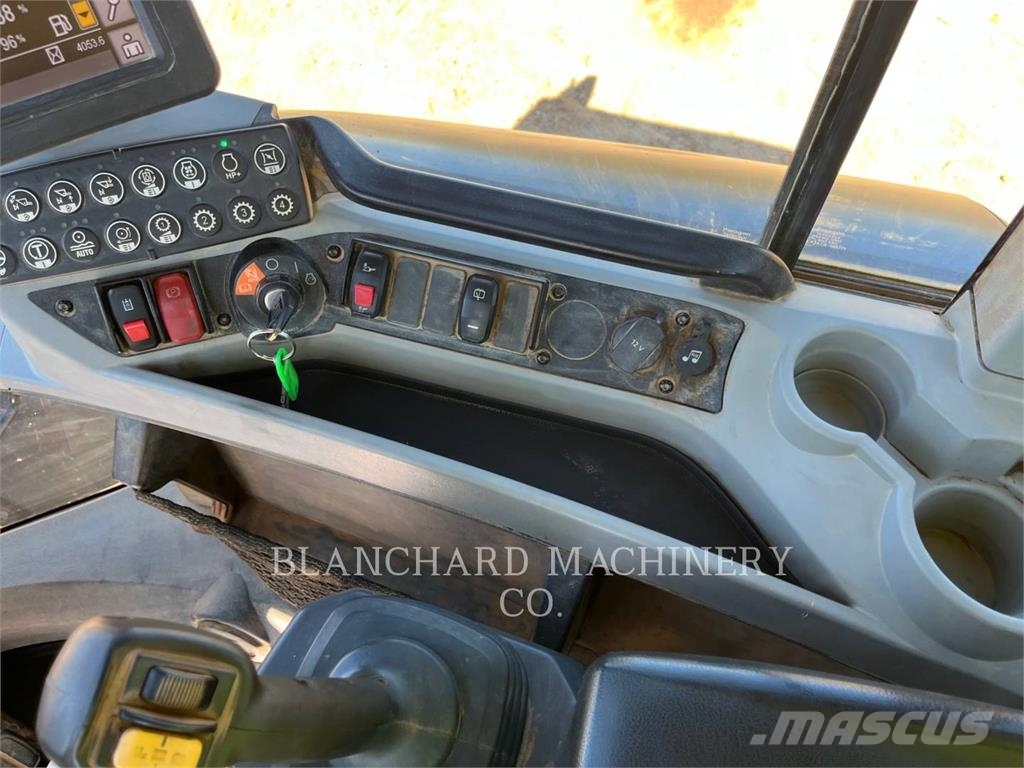CAT 930M Gumikerekes homlokrakodók