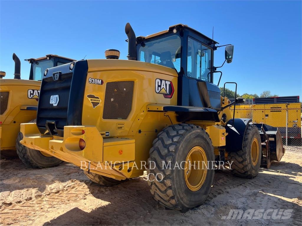 CAT 930M Gumikerekes homlokrakodók
