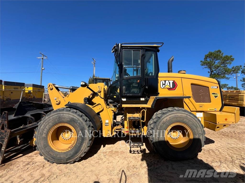 CAT 930M Gumikerekes homlokrakodók