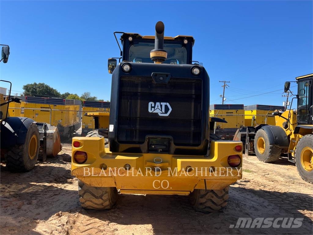 CAT 930M Gumikerekes homlokrakodók