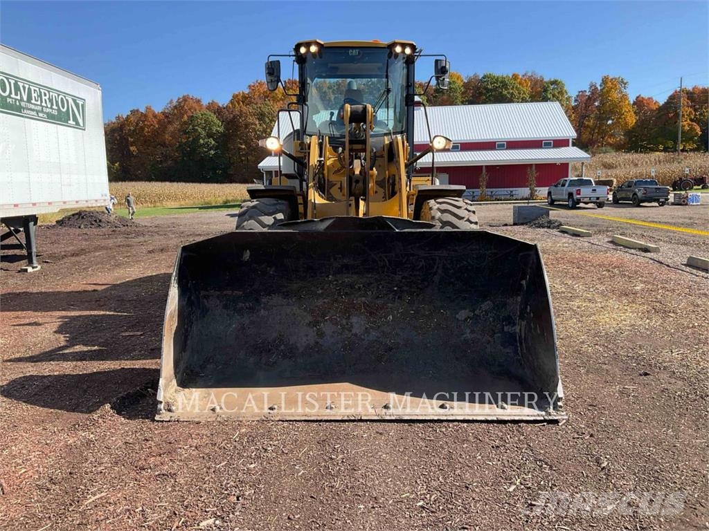 CAT 930M Iekrāvēji uz riteņiem