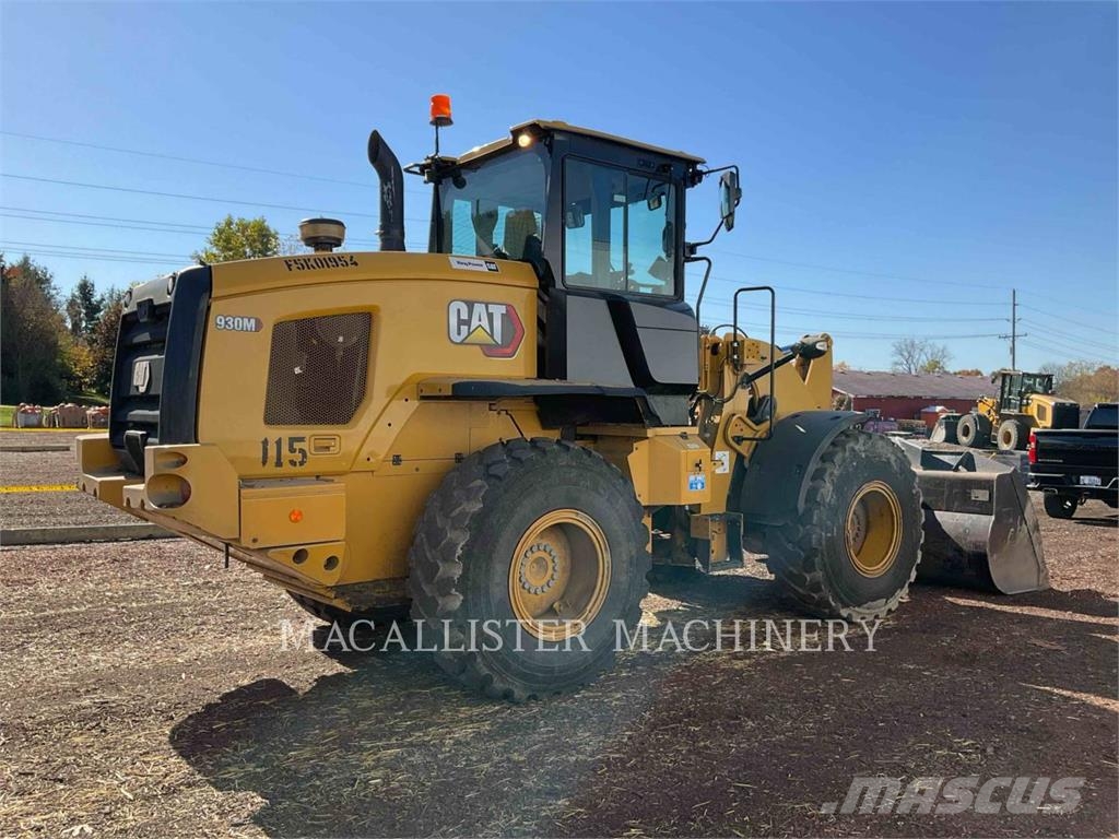 CAT 930M Iekrāvēji uz riteņiem
