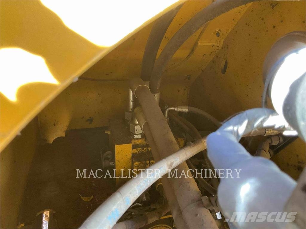 CAT 930M Iekrāvēji uz riteņiem
