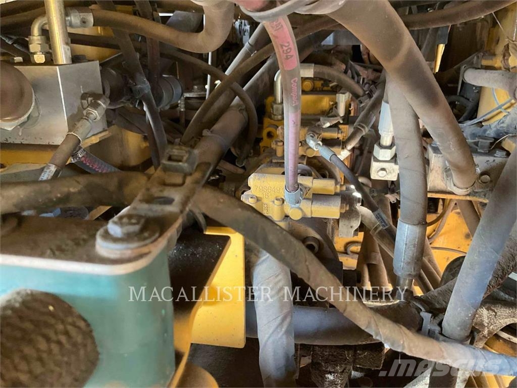CAT 930M Iekrāvēji uz riteņiem