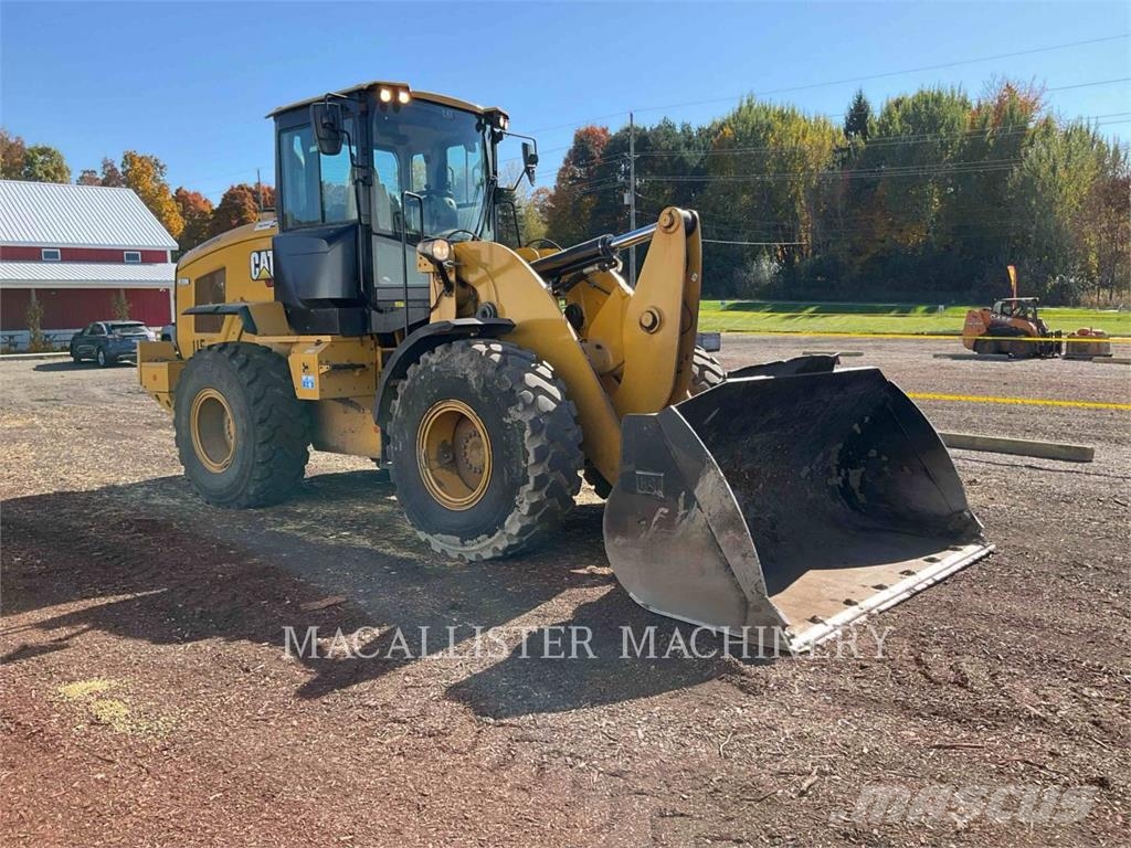 CAT 930M Iekrāvēji uz riteņiem