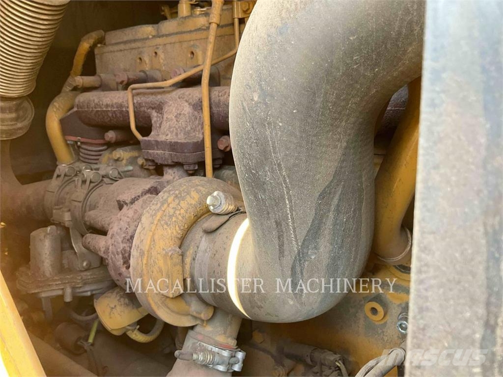 CAT 930M Iekrāvēji uz riteņiem