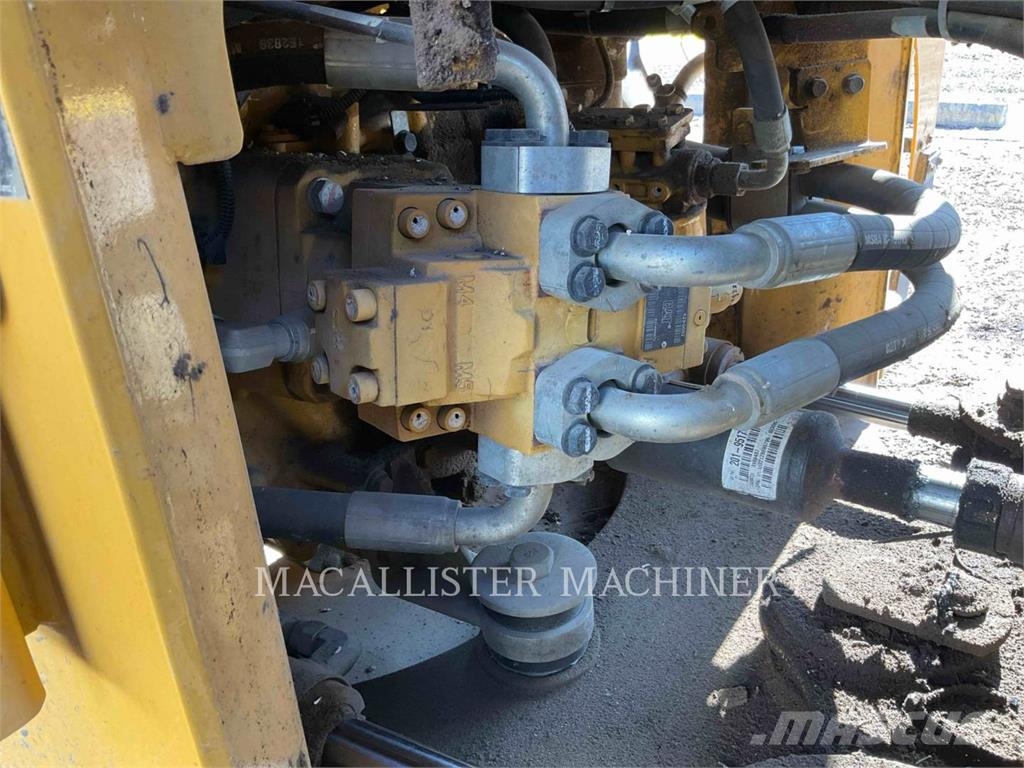 CAT 930M Iekrāvēji uz riteņiem