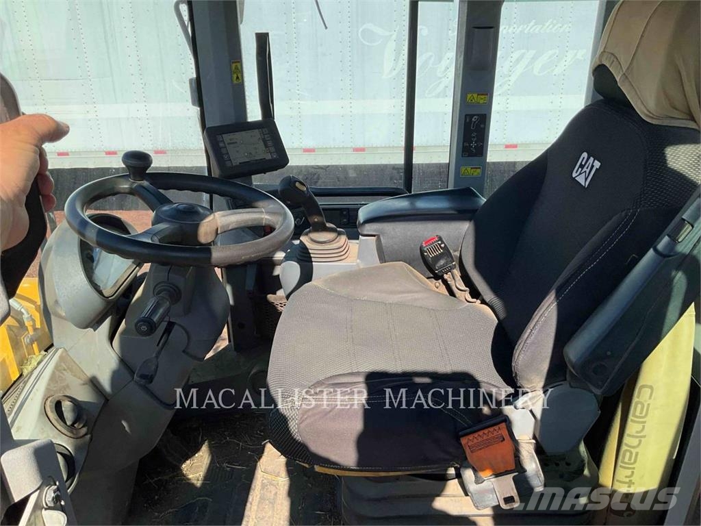 CAT 930M Iekrāvēji uz riteņiem